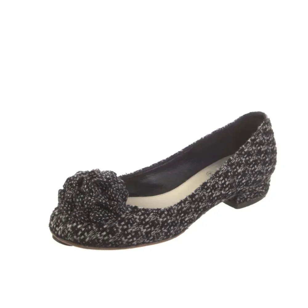 Chanel flower pump shoes